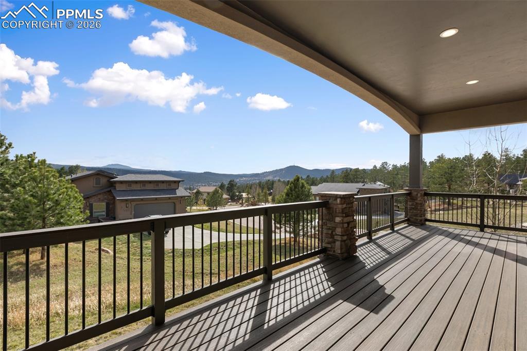 Image 42 of 50: Deck