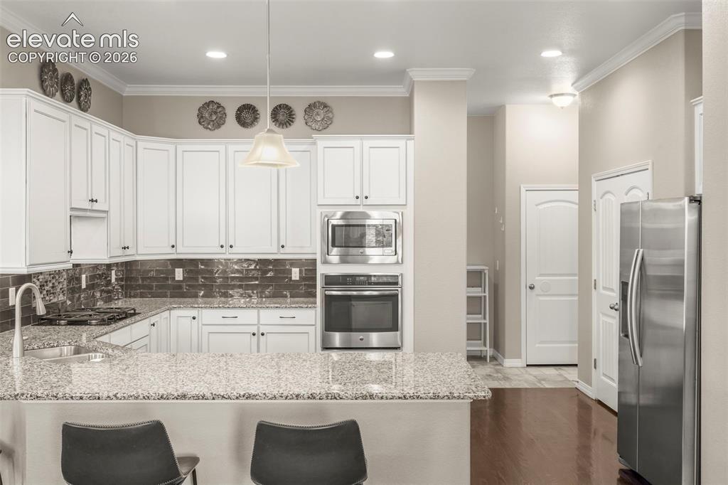 Image 11 of 42: Kitchen
