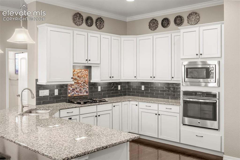 Image 13 of 42: Kitchen