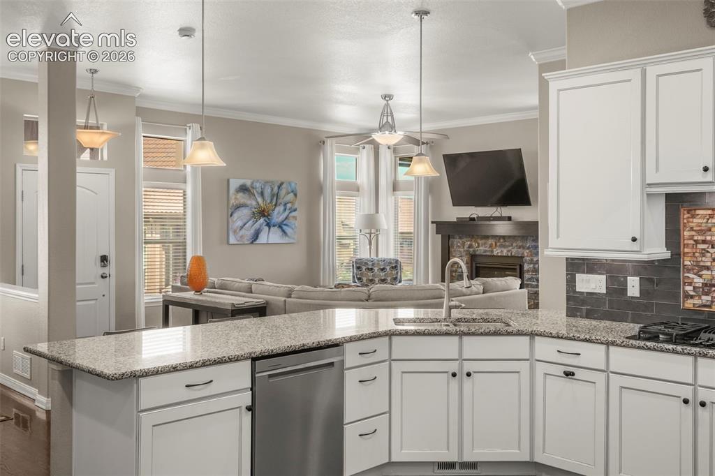 Image 14 of 42: Kitchen