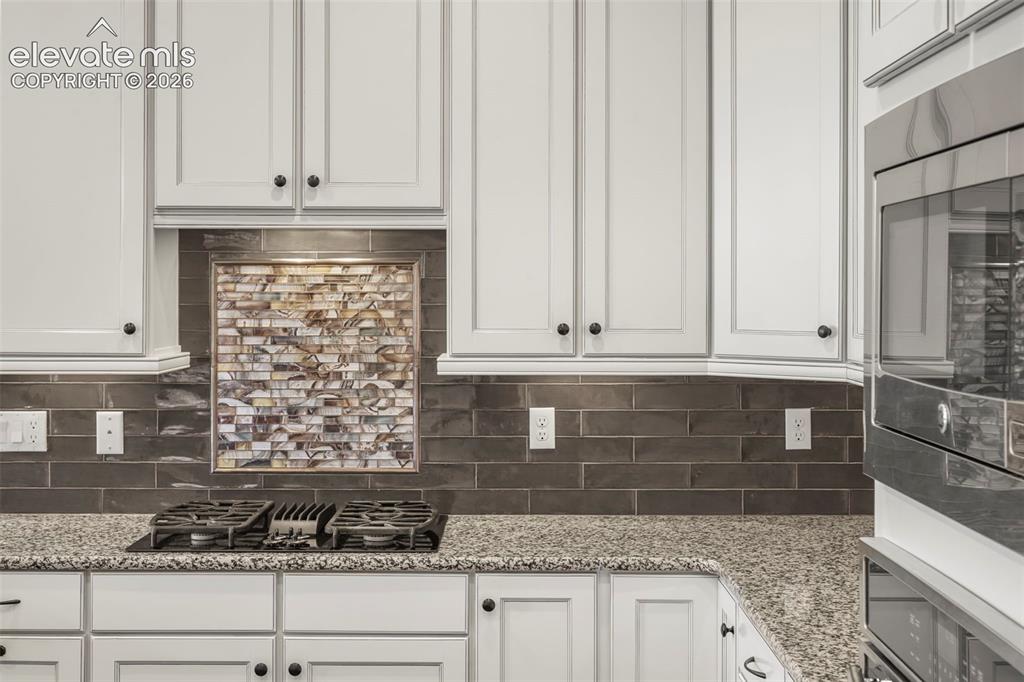 Image 15 of 42: Kitchen