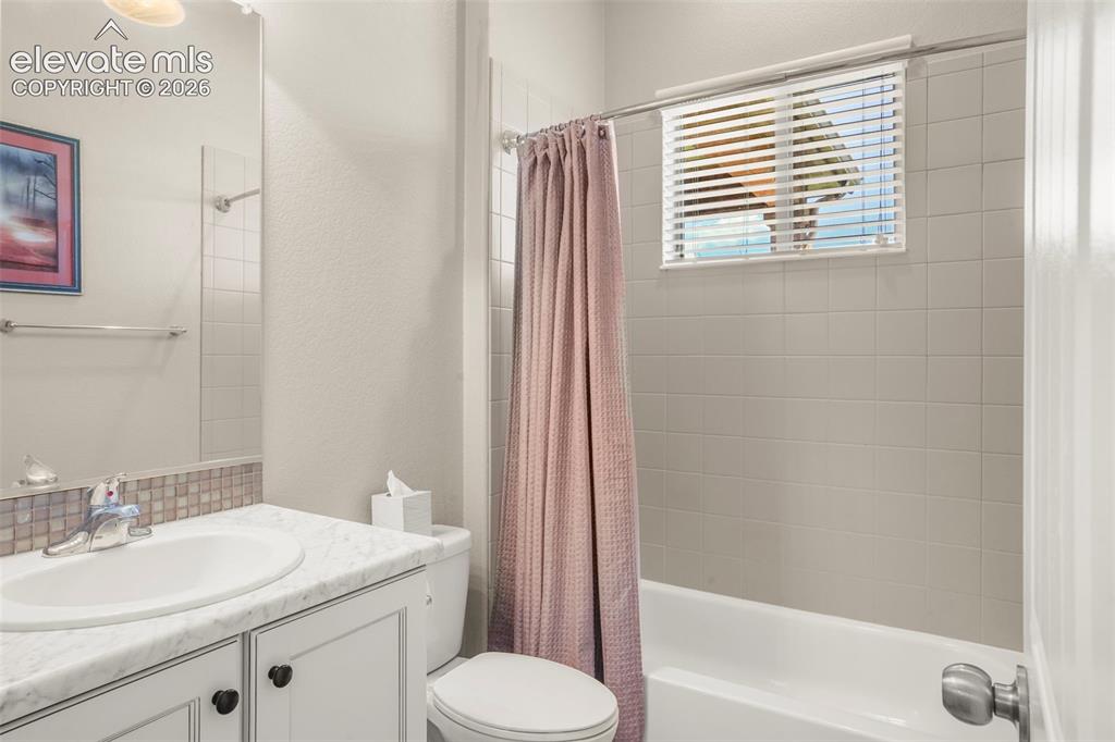Image 18 of 42: Bathroom