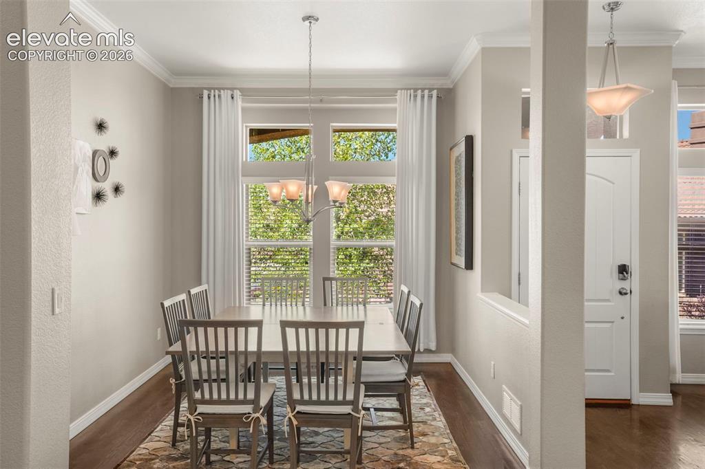 Image 5 of 42: Dining Area
