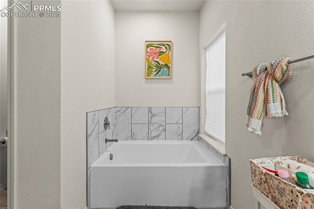 Image 19 of 29: Bathroom