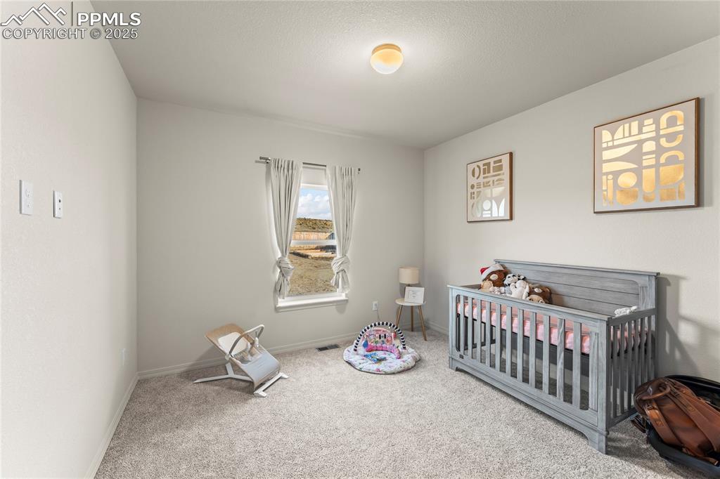 Image 22 of 29: Bedroom