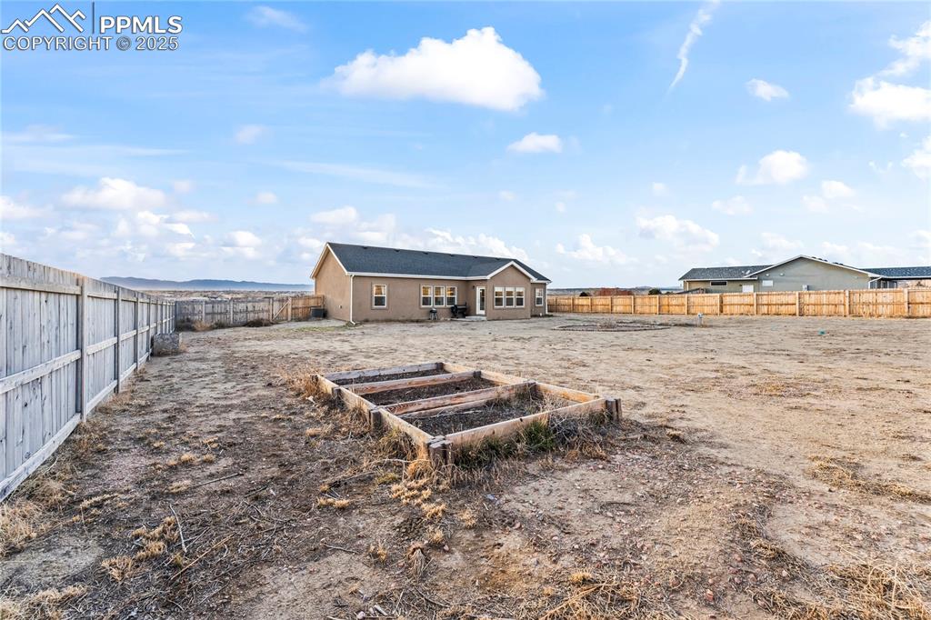 Image 26 of 29: Back of Structure