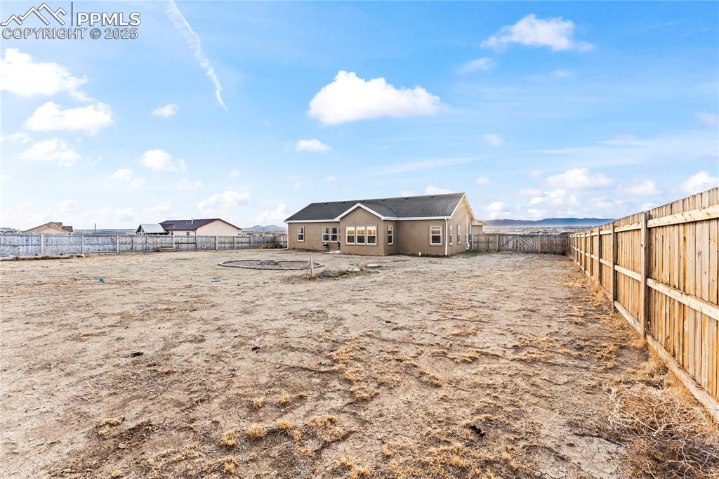 Image 27 of 29: Back of Structure