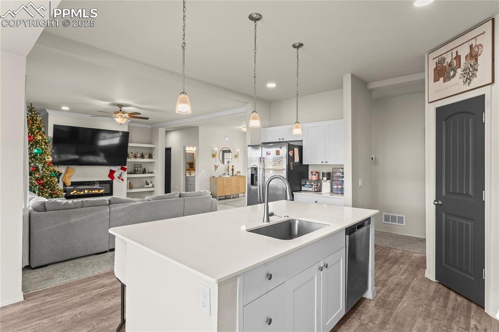 Image 7 of 29: Kitchen