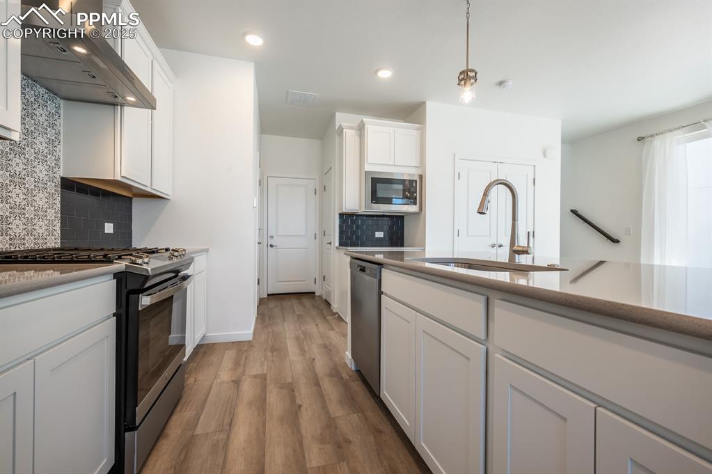 Image 11 of 34: Kitchen