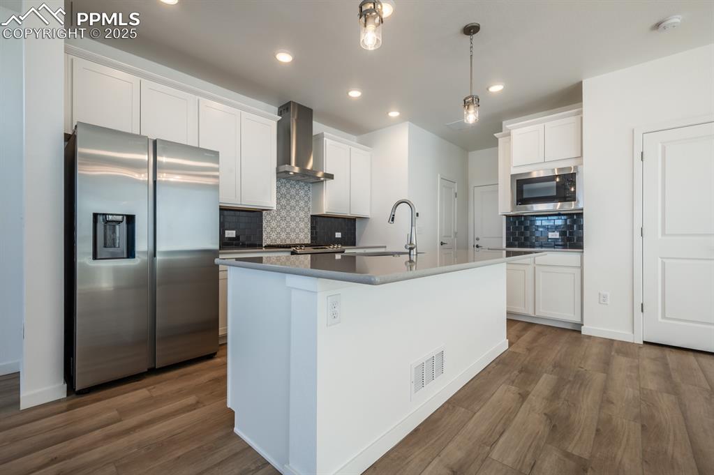 Image 8 of 34: Kitchen