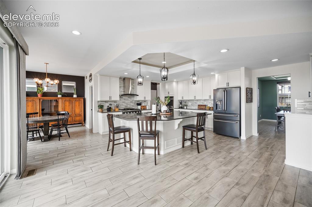 Image 19 of 50: Kitchen