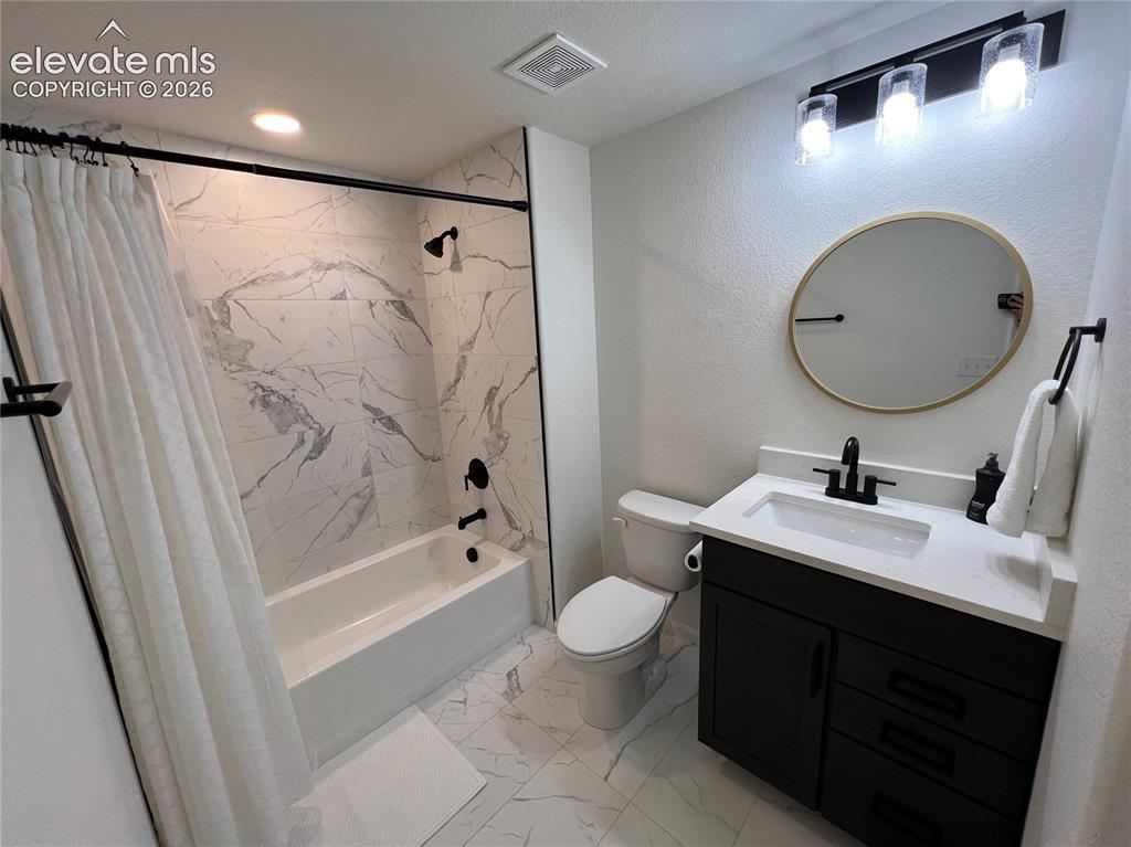 Image 11 of 22: Bathroom