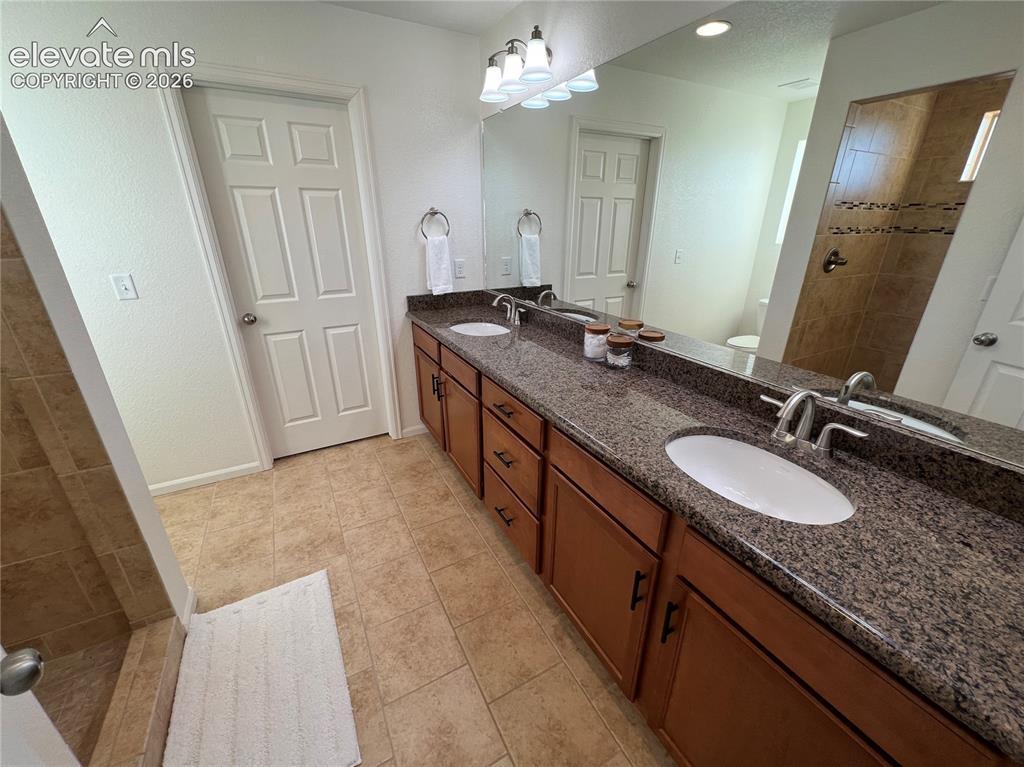 Image 15 of 22: Bathroom
