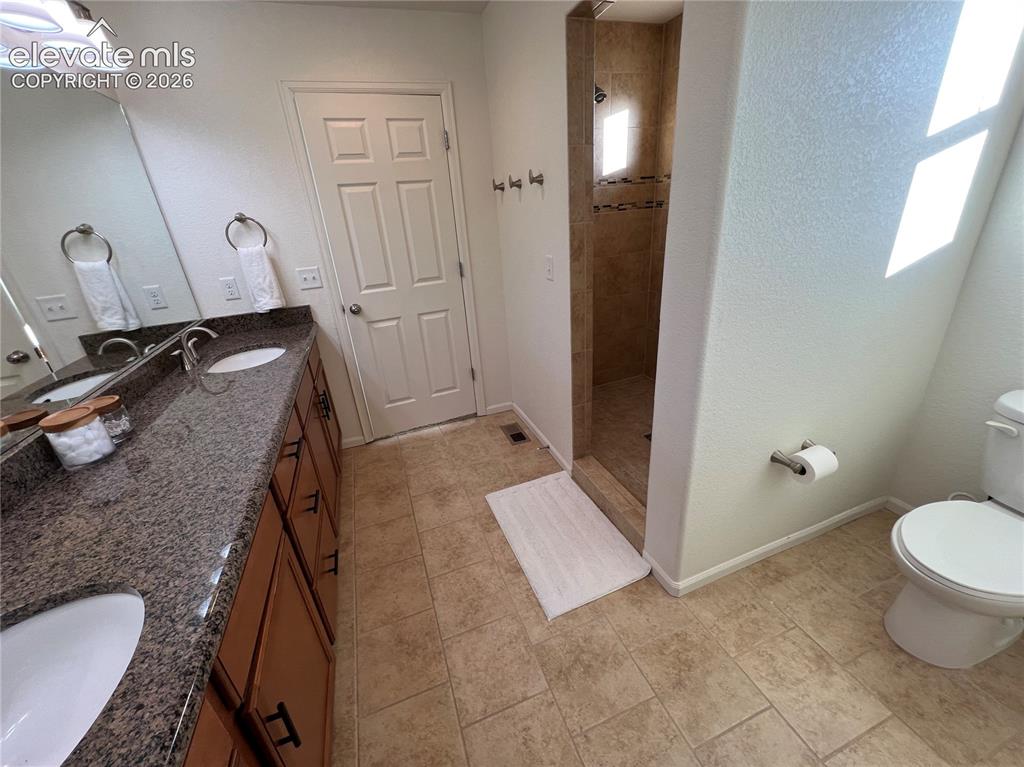 Image 16 of 22: Bathroom