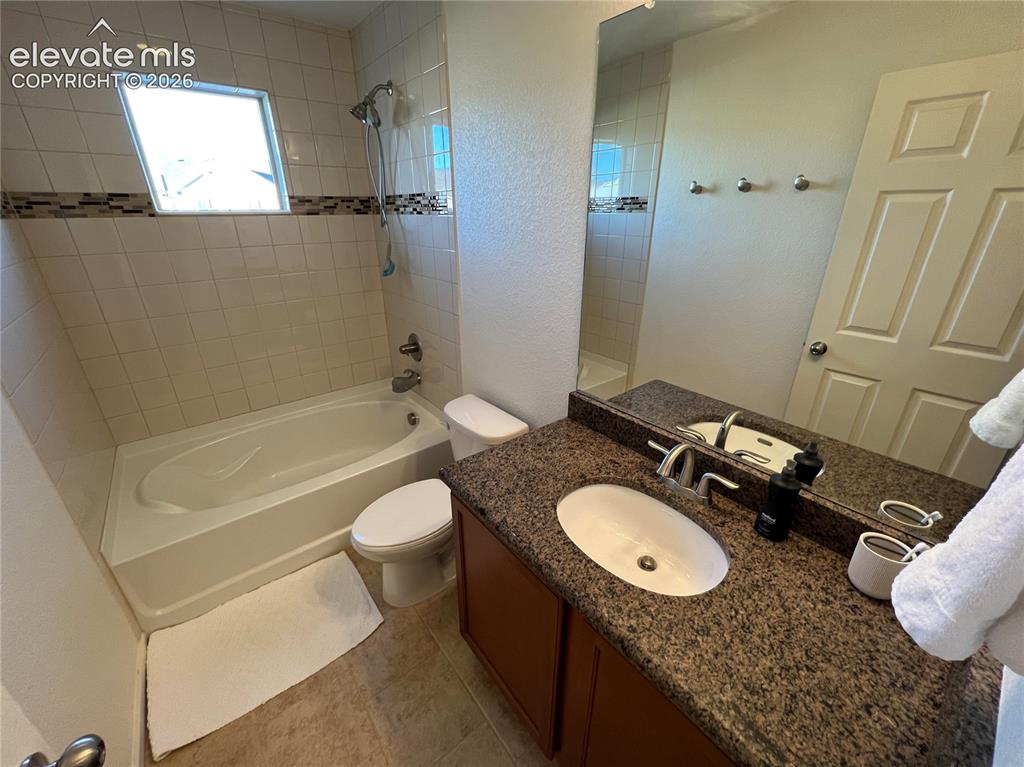 Image 17 of 22: Bathroom
