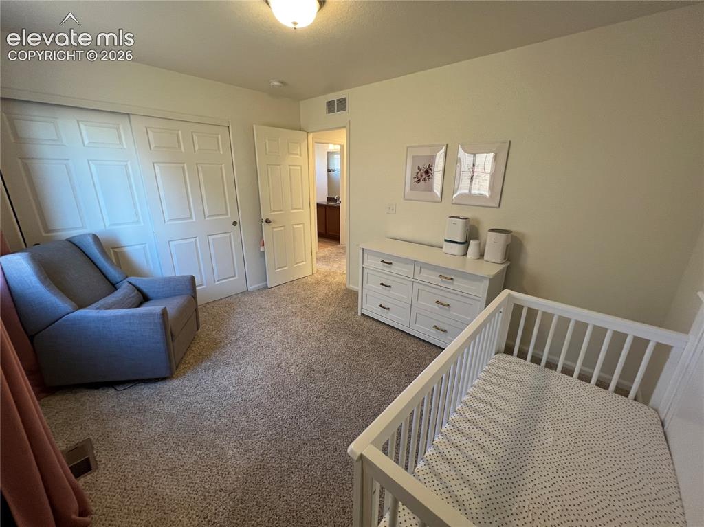 Image 19 of 22: Bedroom
