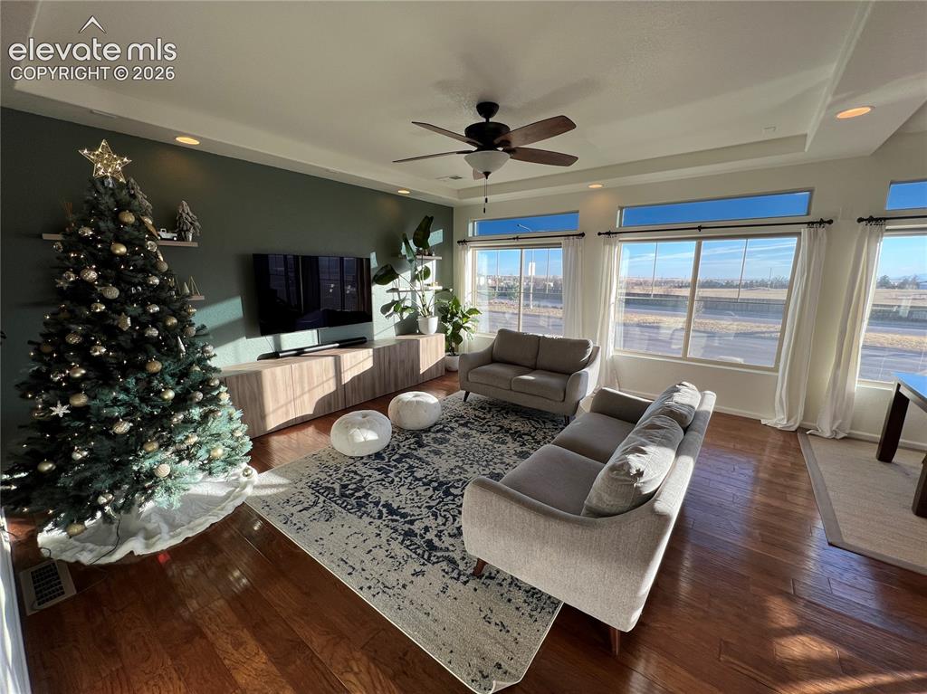 Image 4 of 22: Living Room