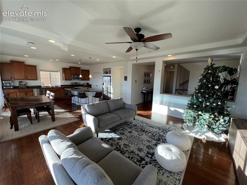 Image 5 of 22: Living Room
