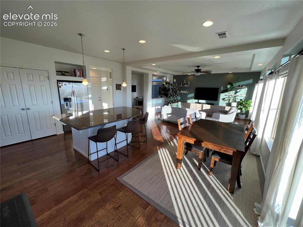 Image 7 of 22: Dining Area