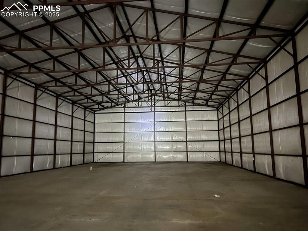 Image 8 of 8: Garage