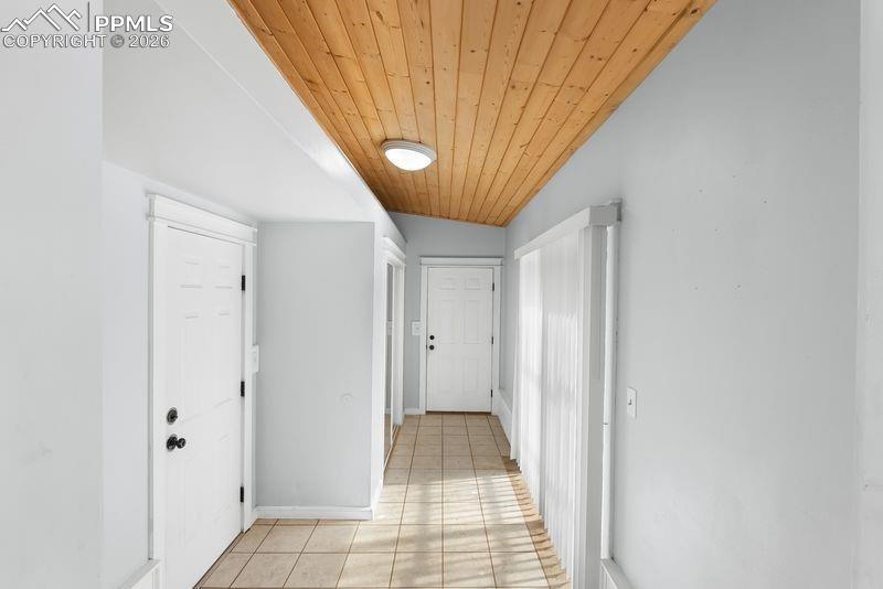 Image 11 of 29: Mud Room