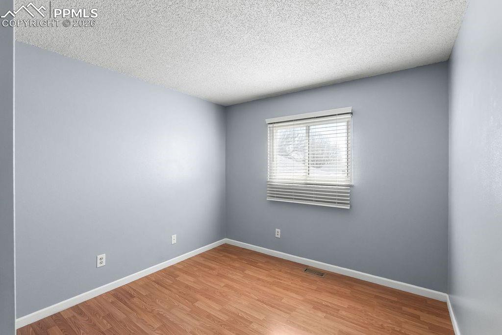 Image 17 of 29: Bedroom