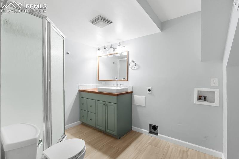 Image 21 of 29: Bathroom