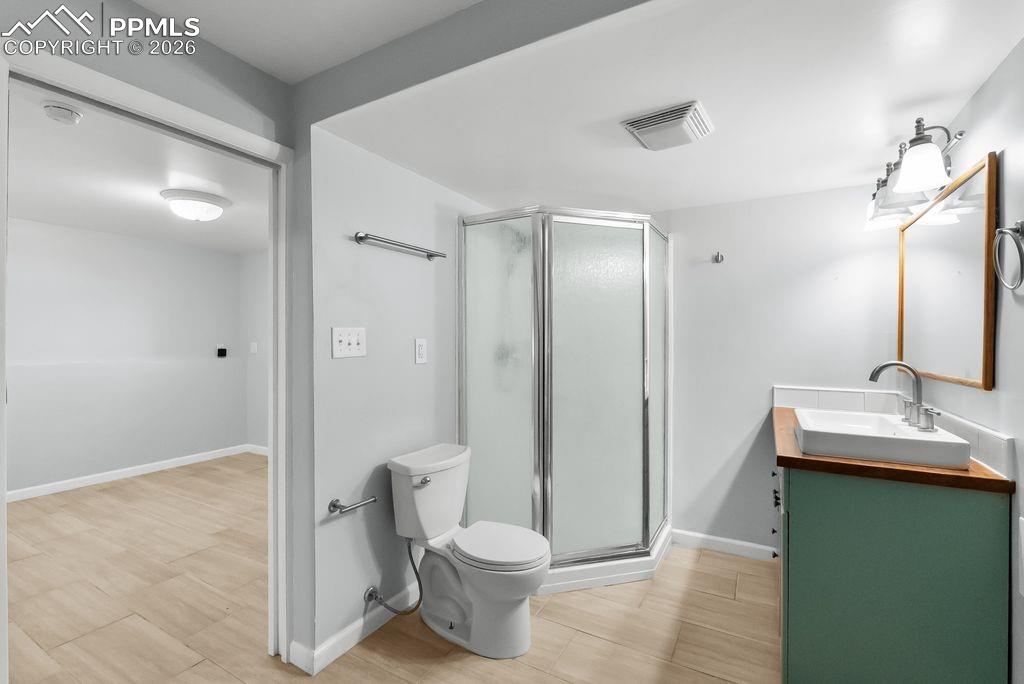 Image 22 of 29: Bathroom