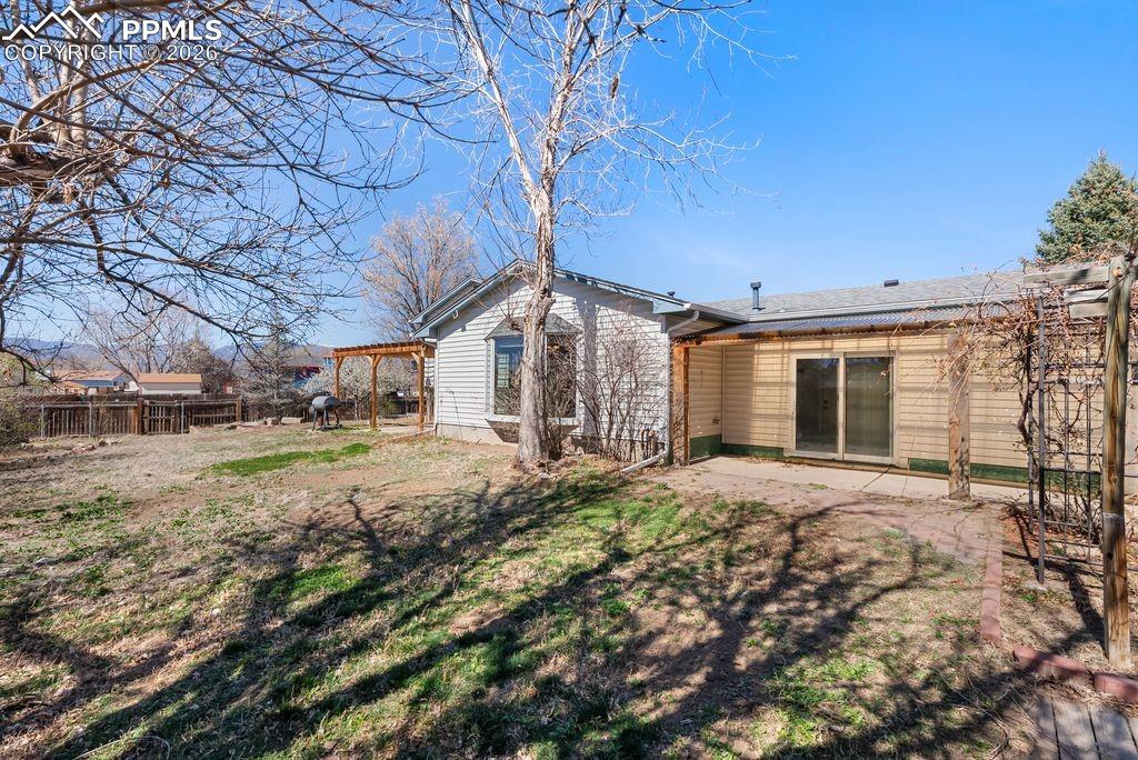 Image 25 of 29: Back of Structure