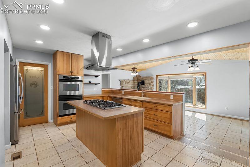 Image 5 of 29: Kitchen