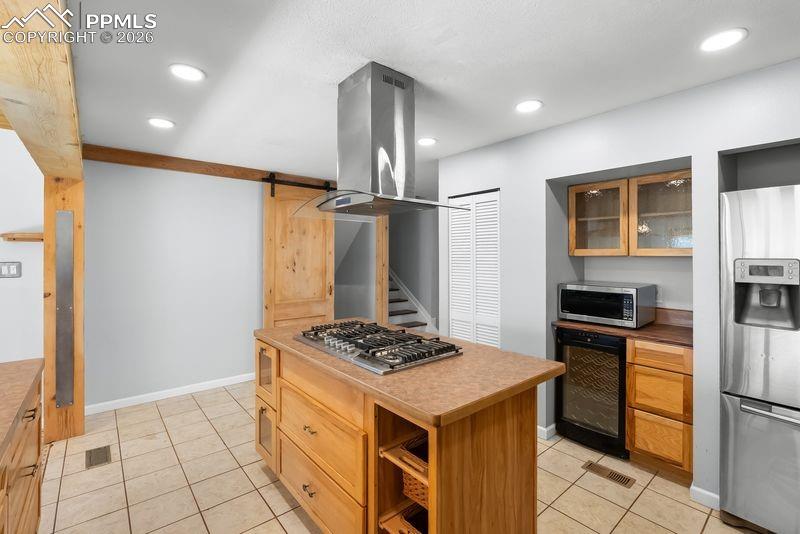 Image 6 of 29: Kitchen