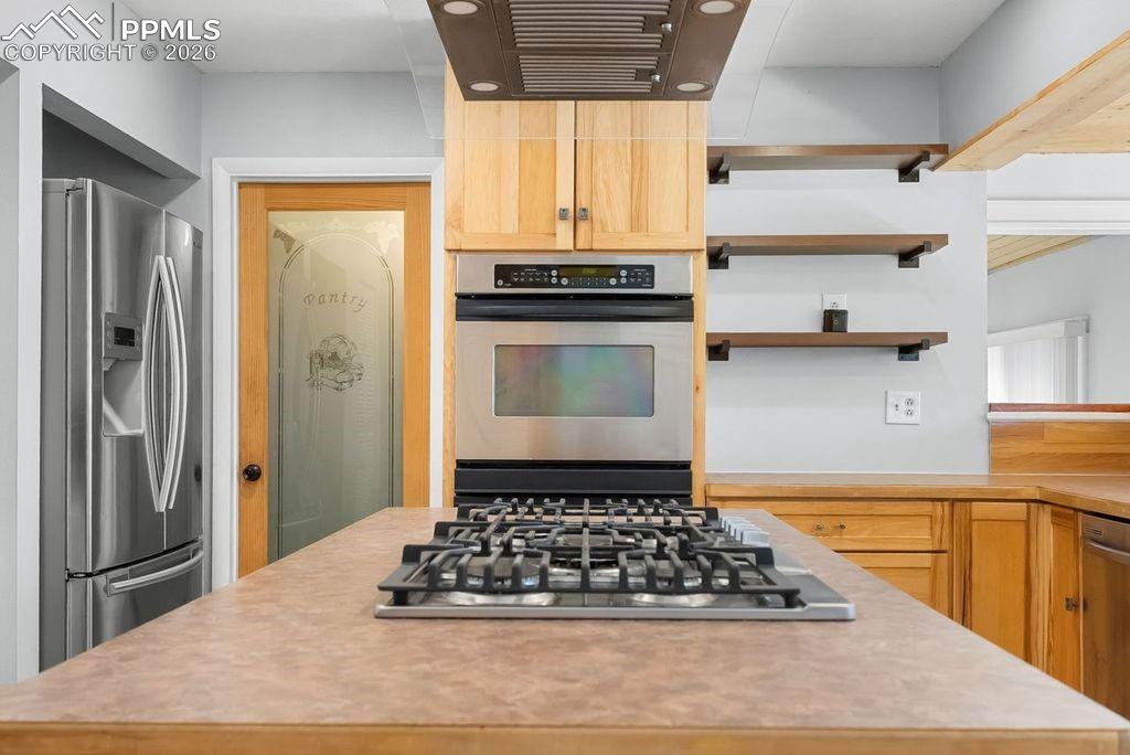 Image 7 of 29: Kitchen