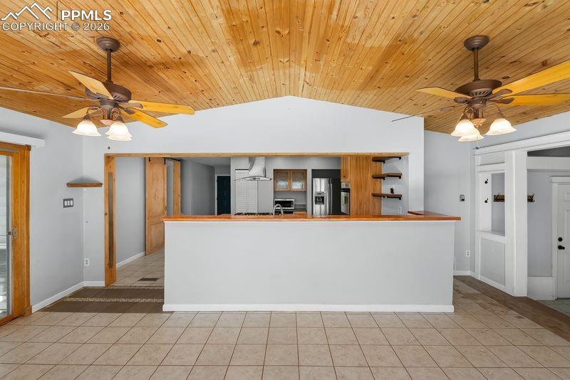 Image 9 of 29: Kitchen