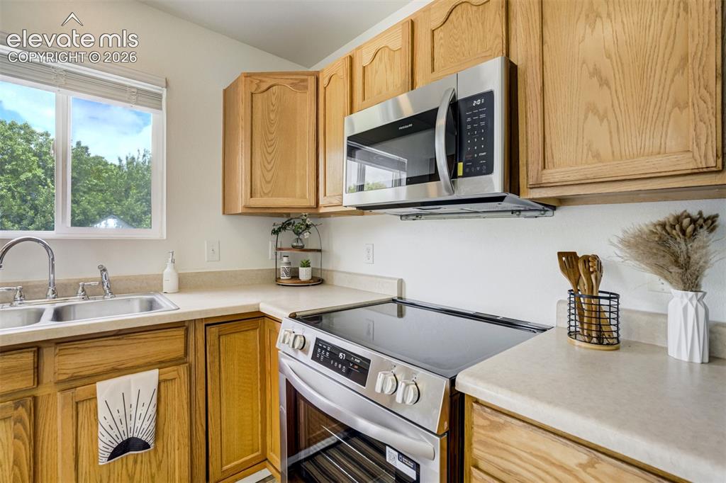 Image 11 of 45: Kitchen