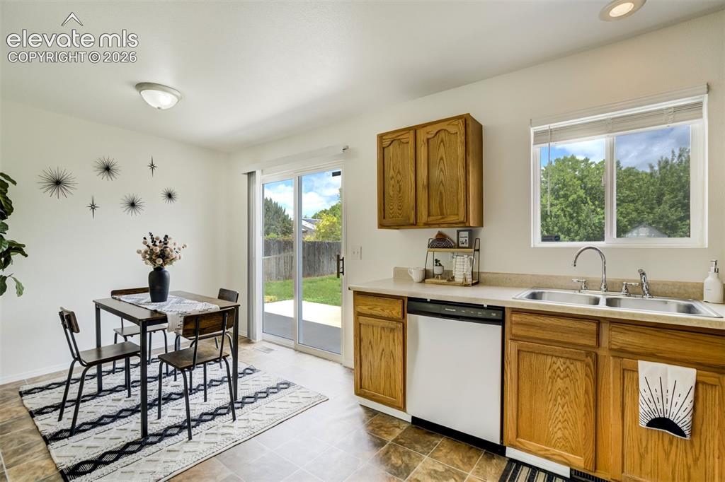 Image 12 of 45: Kitchen