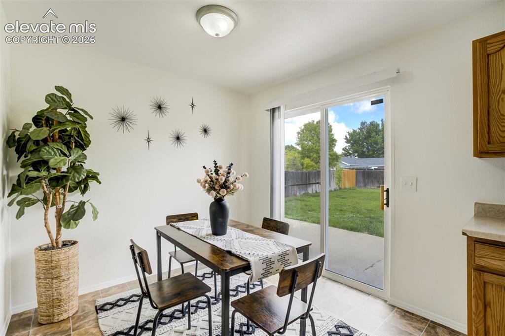 Image 14 of 45: Dining Area