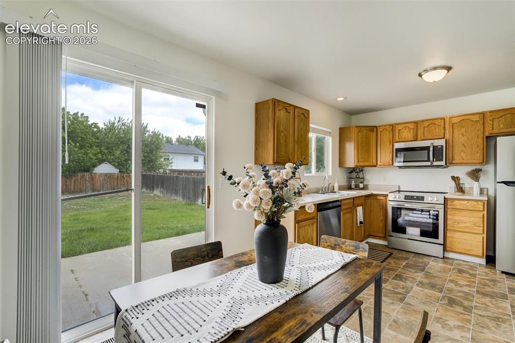 Image 17 of 45: Kitchen