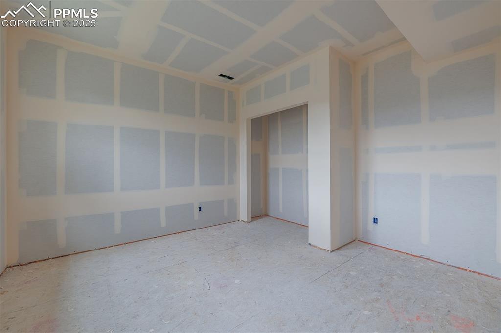 Image 12 of 21: Bedroom