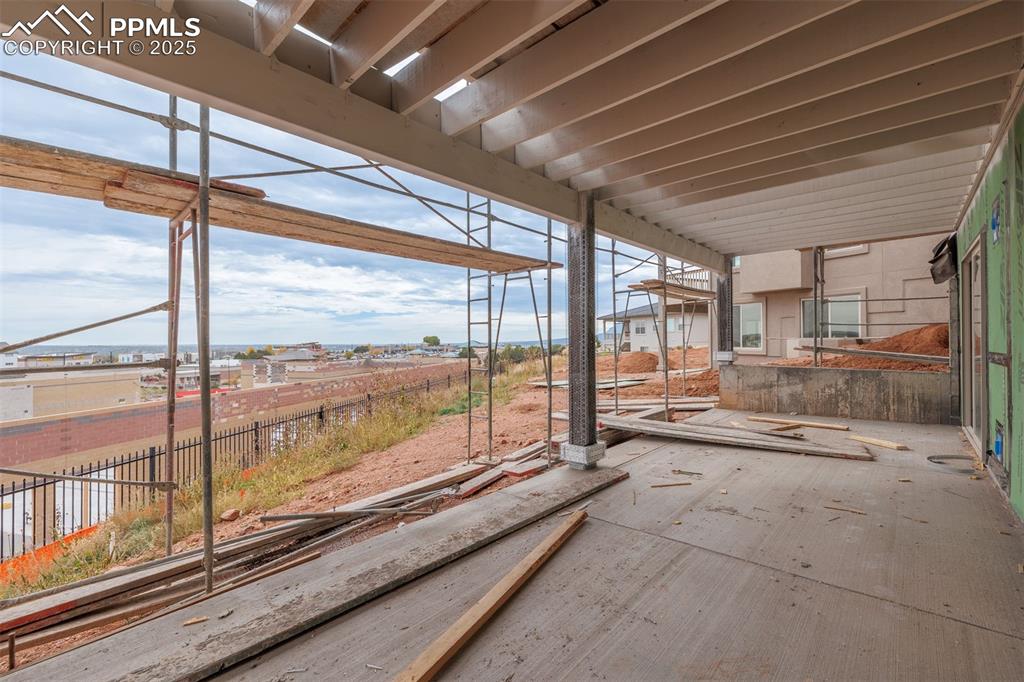 Image 20 of 21: Patio