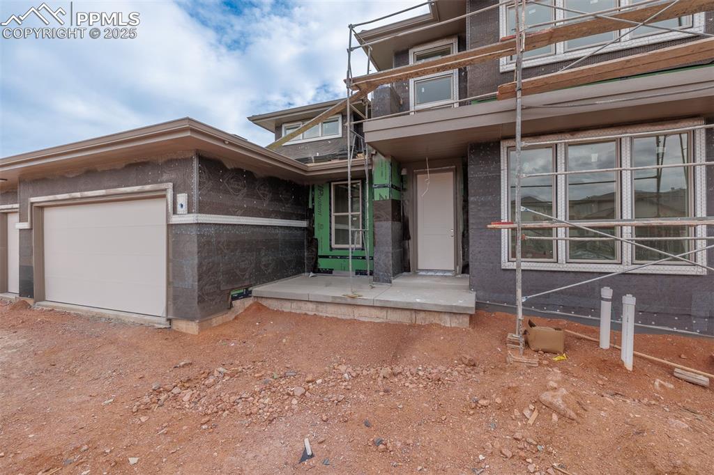 Image 3 of 21: Entry