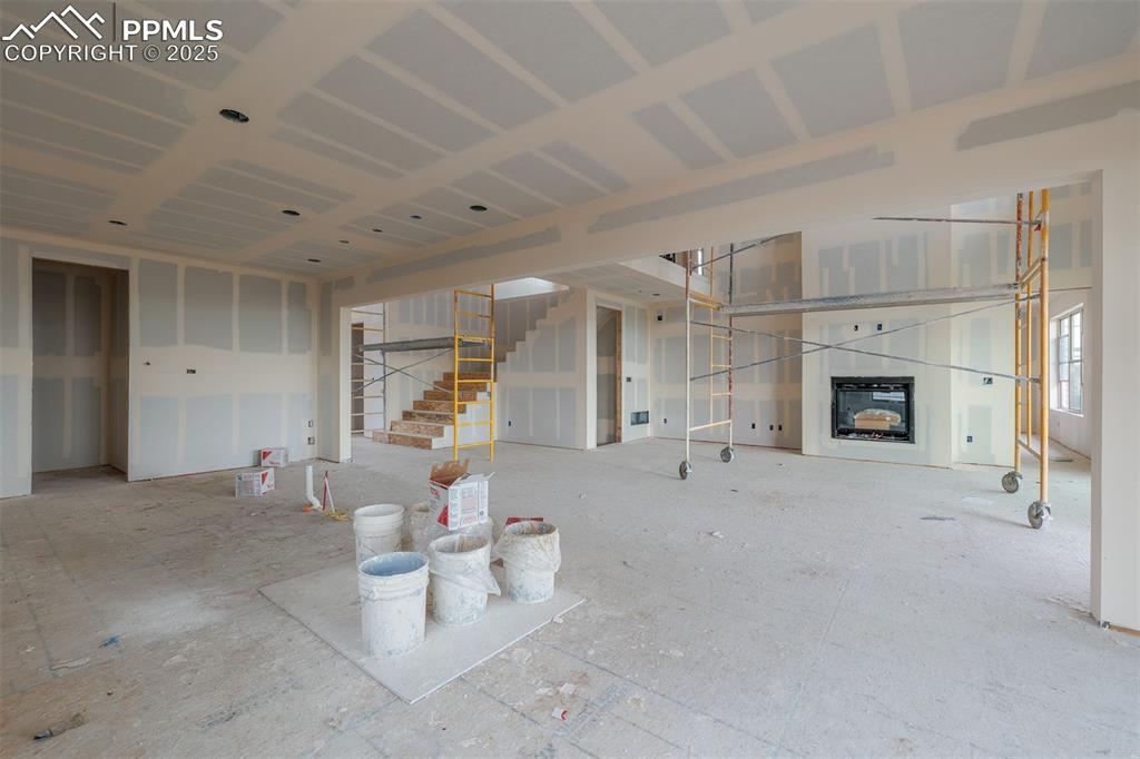 Image 6 of 21: Living Room