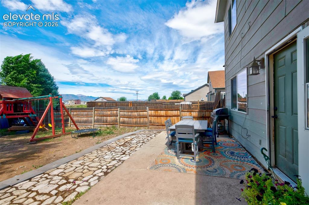 Image 17 of 20: Patio