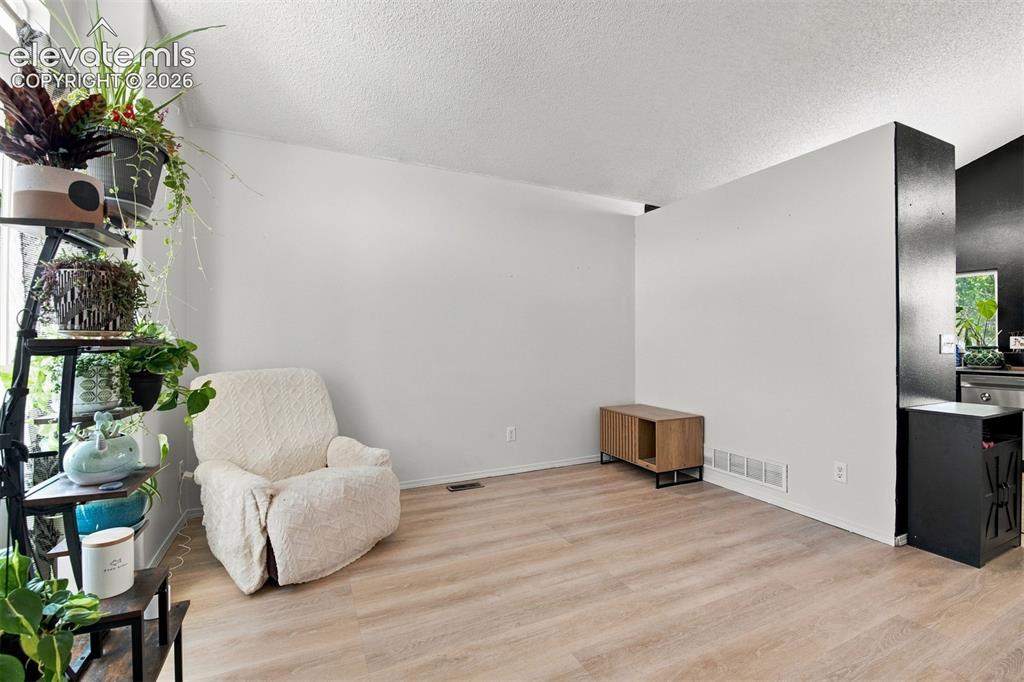 Image 3 of 20: Sitting Room