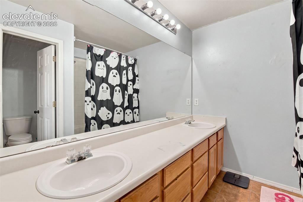 Image 8 of 20: Bathroom