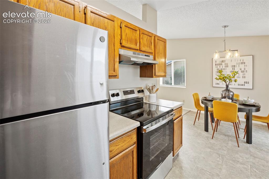 Image 15 of 38: Kitchen