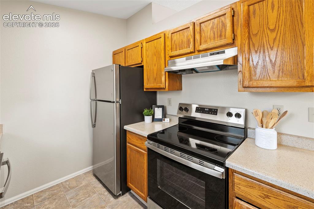 Image 16 of 38: Kitchen