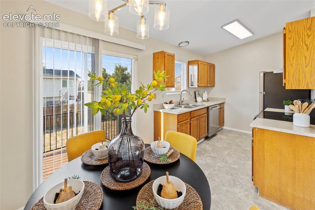 Image 18 of 38: Dining Area