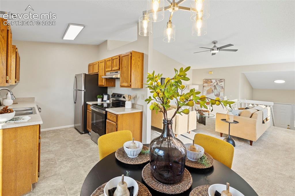 Image 19 of 38: Dining Room
