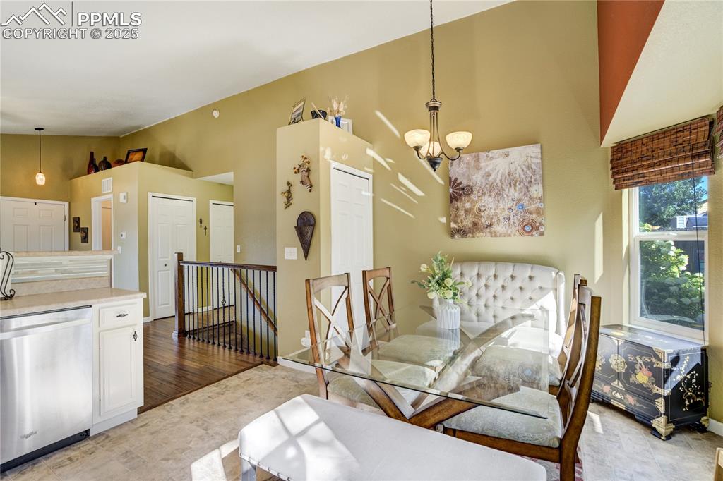 Image 12 of 50: Dining Area