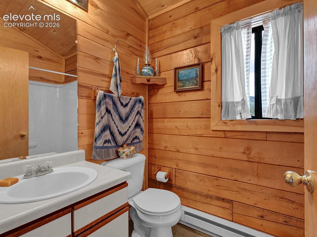 Image 18 of 25: Bathroom